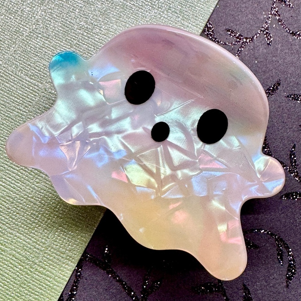 New Halloween White Pearlescent Ghost Acrylic Claw Hair Clip - 3” x 2.25” - Picture 1 of 6